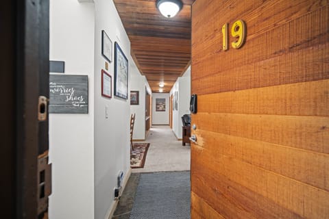19 Meadow House-04