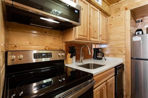 Amazing Kitchen With Stainless Steel Appliances And Quartz Countertops!