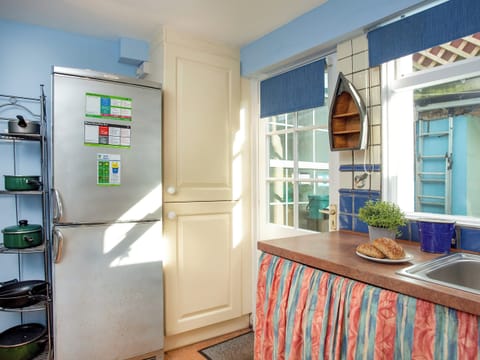 Kitchen | Port View Cottage, Shaldon