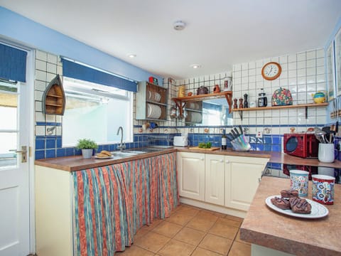 Kitchen | Port View Cottage, Shaldon
