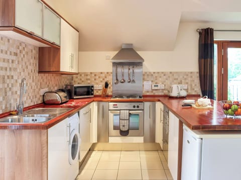 Kitchen | Family Lodge No. 2 The Place Upstairs - Atholl Palace Holidays, Pitlochry
