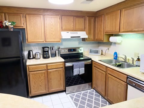 Fully equipped kitchen.