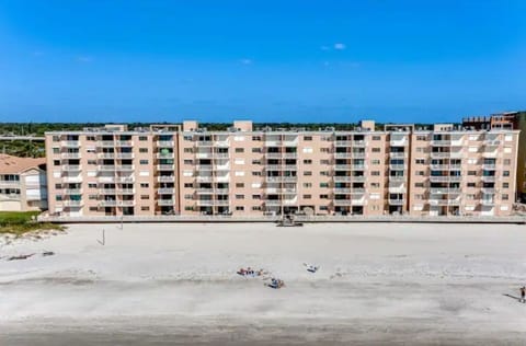 Directly on the Beach!!