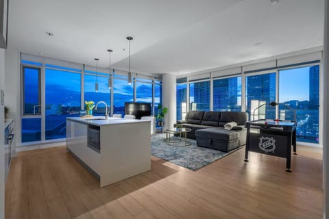 The Guardian Luxurious Condo /w 2 BR, large living area and full kitchen.