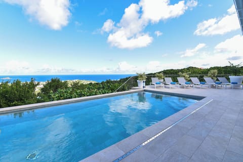 Heated pool, expansive terrace with sun loungers. Gas barbecue. 