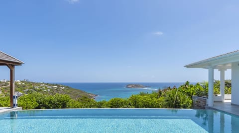 Heated pool 4 x 10 m, large terrace with gazebo and lounge area, deckchairs. Outdoor shower. 