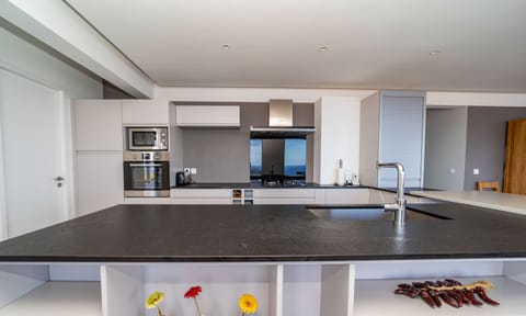 Fully equipped with bar, electric oven, gas stove, dishwasher, fridge and freezer, ice machine, microwave, toaster, filter coffee maker, and espresso coffee machine, blender, electric fruit press. Outdoor dining table for 6 guests on the terrace. 