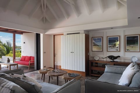 Located on the main level. Air conditioning, ceiling fan, HD-TV with American satellite, WIFI. 