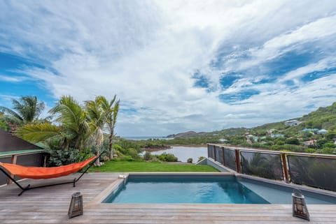 Nice heated swimming pool 5 x 3 m, outdoor table for eight people with gas barbecue, four deckchairs, hammock. 
