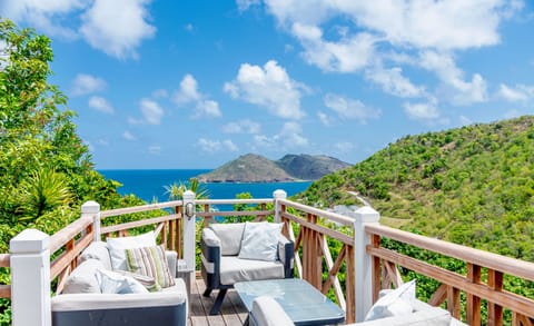 Outdoor lounge on the covered terrace. 