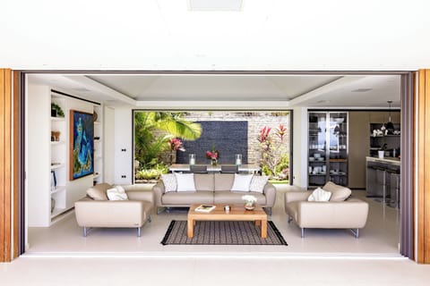 Air conditioning, ceiling fan, HD-TV, Dish network, DVD player, Apple TV. Opens onto the terrace. Ocean view. 
