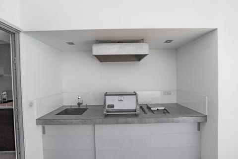 Fully equipped kitchen with electric oven, ceramic hob, microwave, fridge and freezer, dishwasher, toaster, regular filter coffee machine and Nespresso machine, electric kettle, hood, electric juicer. Outdoor dining table on the covered terrace. Gas barbe