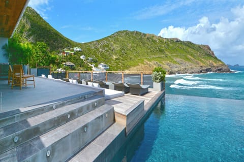 Heated 5 x 9 m pool, terrace with deck chairs, sun beds, facing the views. Gas barbecue. 