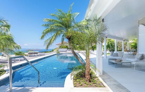 Nice heated pool of 18 m long, expansive terrace with loungers and deck chairs. 