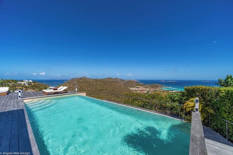 Large heated pool, with an expansive terrace, loungers, deck chairs. Barbecue. 