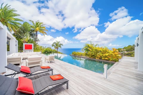 Heated pool 19 x 4.5 m, expansive terrace with loungers and deck chairs. 