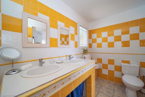 Queen size bed, air conditioning, HD-TV, Dish Network, programmable safe. Adjoining bathroom with shower, hair dryer, towels and beach towels. The bedroom opens onto the covered terrace. 