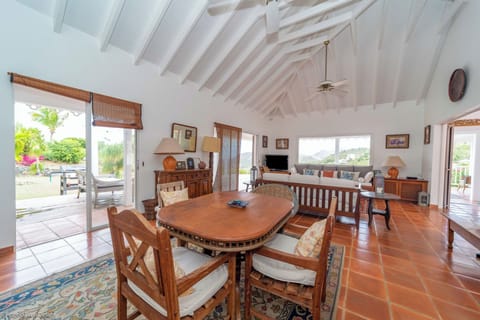 Open-air living room, ceiling fan, HD-TV, french satellite. 