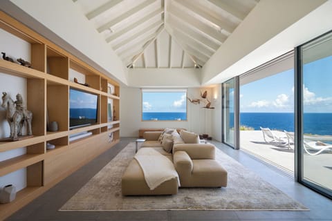 Magnificent living room with stunning ocean views, opening onto the terrace. HD-TV, Dish Network, Sonos sound system. 