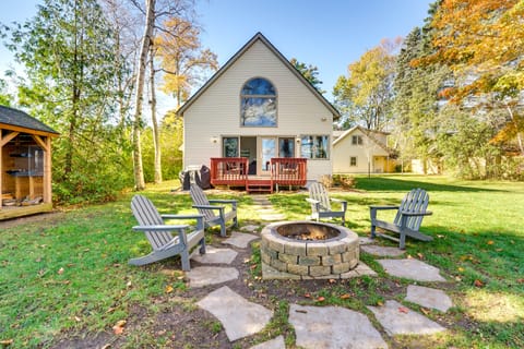 Applegate Vacation Rental | 3BR | 2BA | 1,850 Sq Ft | Stairs to Access