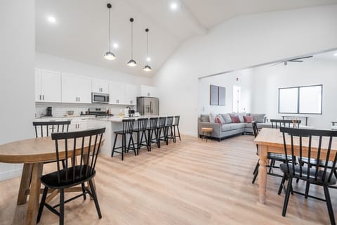 Kitchen/Dining Area