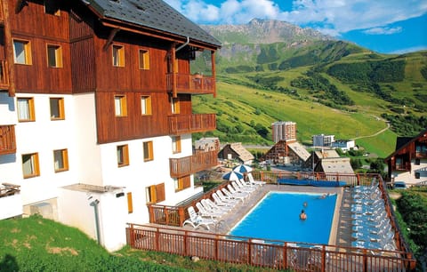 Lounge by the pool in the sunshine.Take a dip in the outdoor pool.