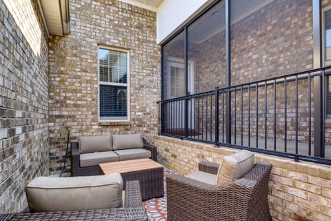 Patio | Outdoor Seating & Dining