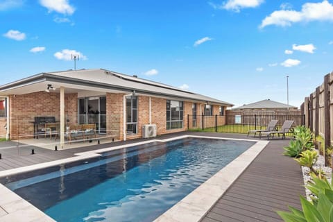 Soak up Queensland’s balmy weather on the back deck, the perfect spot for your morning coffee.