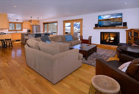 Spacious living room