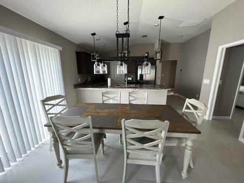 Seating for six in dining area