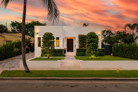 Discover ultimate luxury in this high-end 3-bedroom, 2-bathroom pool home nestled in the prestigious Sunshine Park neighborhood.