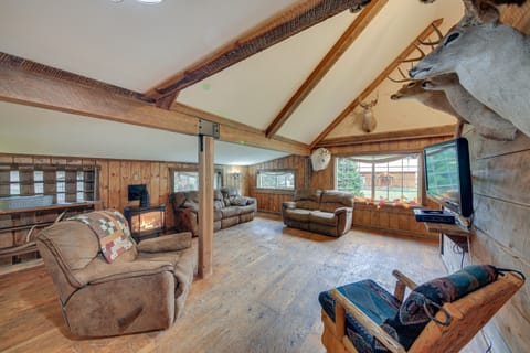 Trout Creek Vacation Rental | 4BR | 2BA | 1,800 Sq Ft | Steps Required