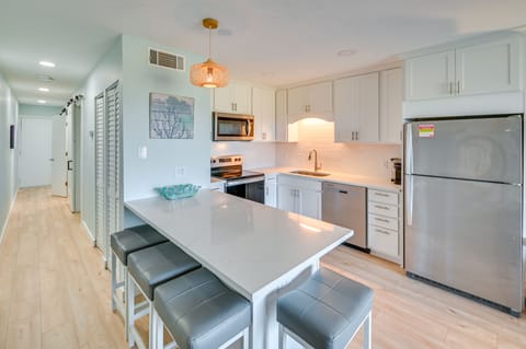 Kitchen | Breakfast Bar | Equipped w/ Cooking Basics