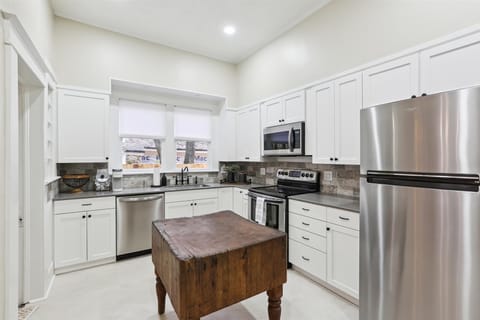 Enjoy modern new appliances and an ice maker