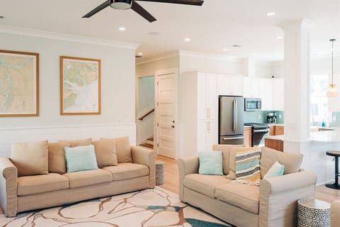 Bright and Airy-Open Concept Living Area