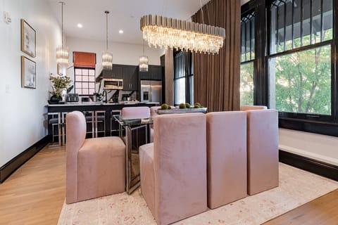 Living room includes queen-size sleeper sofa, dining at table for 8, dining at counter for 4.
Kitchen fully stocked with all cooking essentials.