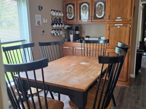Dining room area with a Coffee station, tea, decaf coffee, and regular coffee. 