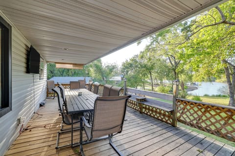 Grove Vacation Rental | 3BR | 2.5BA | Step-Free Access | 2,500 Sq Ft