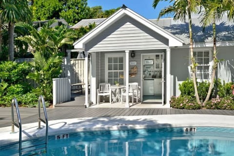 Romantic Retreat, a Private Cottage w/private spa and deck overlooking shared heated pool
