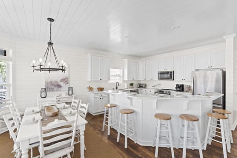 Dining and Breakfast Bar