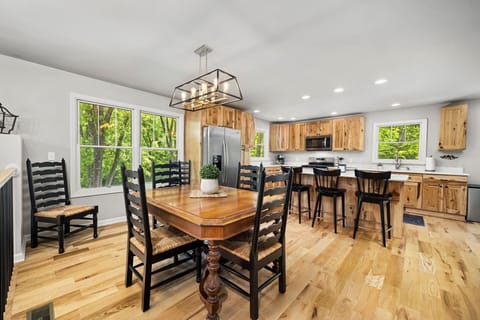 Spacious dining area and kitchen 