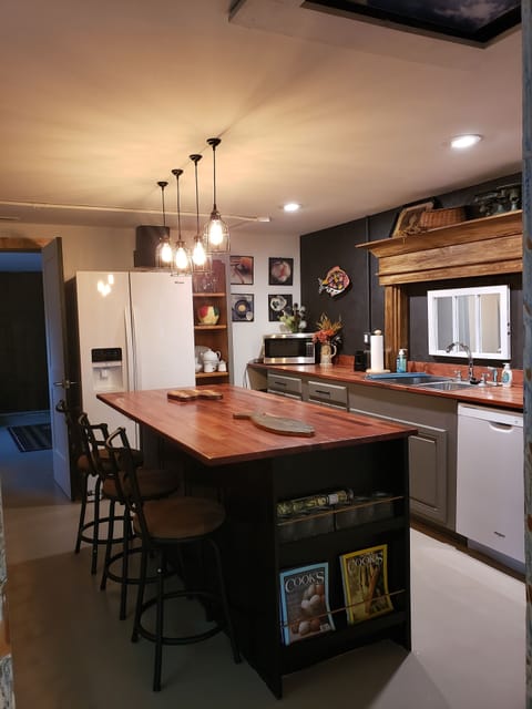 Full kitchen
