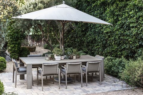 Outdoor patio with dining/seating for 8