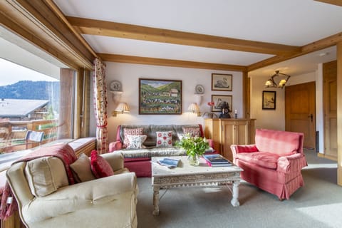 Clover Verbier living room