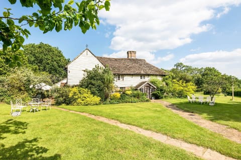 Welcome to Hell Fyre 1594, Grade II listed holiday home near Horsham, West Sussex