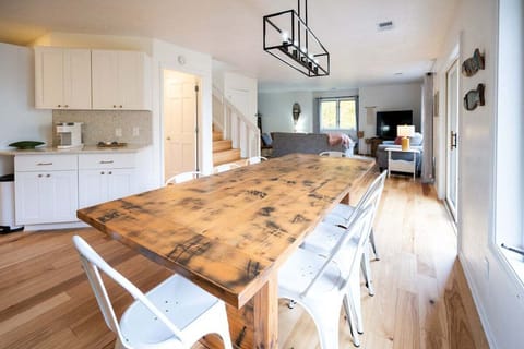 Dinning Area with Seating for 8