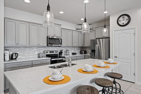 Have a delicious breakfast on the spacious kitchen island.