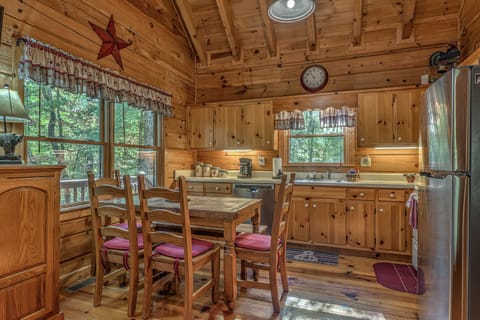 Fully stocked kitchen - Golden Eagle GA Cabin