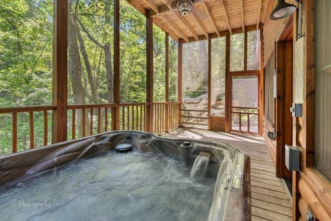 Hot Tub, Tub, Indoors, Architecture, Building