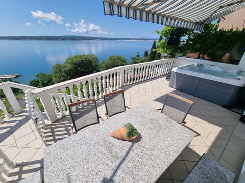 terace with Jacuzzi and sea view